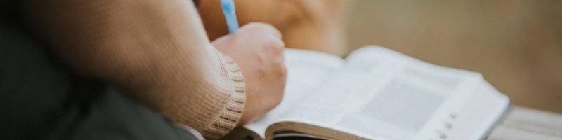 Como estudar a Bíblia