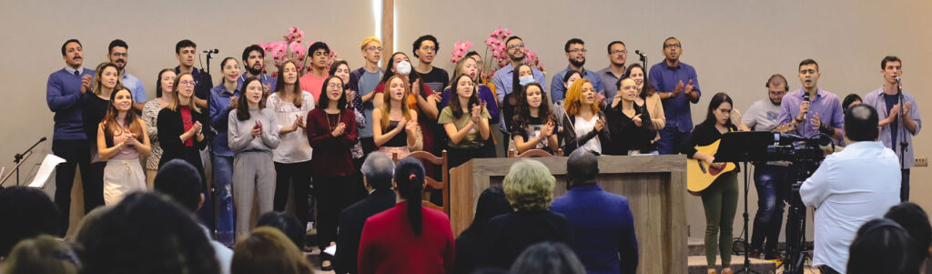 Louvor em culto dominical